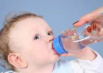 Çocuklarda Sıvı Tedavisi Nedir ve Nasıl Yapılır? Çocuklarda Sıvı Tedavisi Nedir ve Nasıl Yapılır?